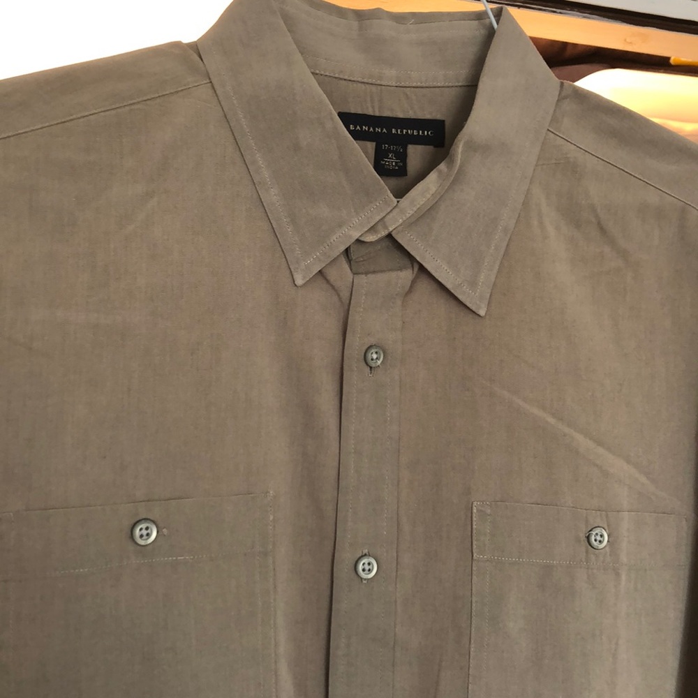 Banana Republic Men’s Olive/Tan Dress Shirt